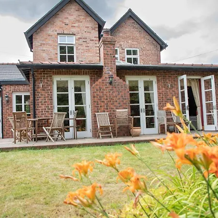 Mere Brook House Wirral Exterior photo